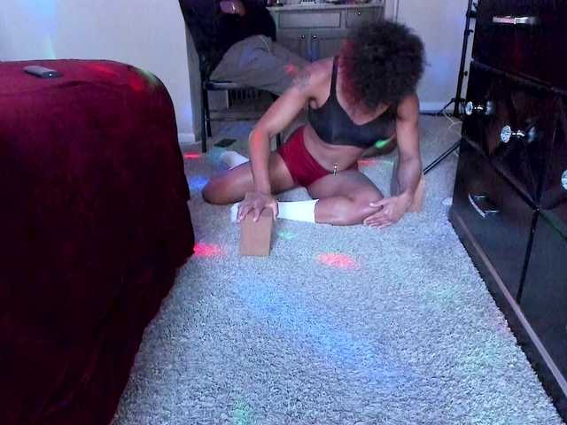 Yiauana live webcam show