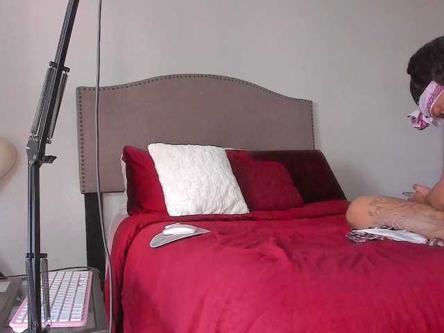 Yiauana's BongaCams show and profile