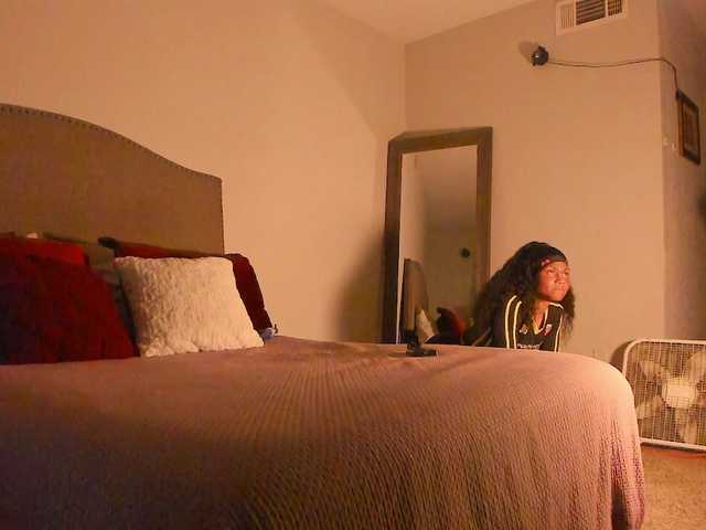 Yiauana's BongaCams show and profile