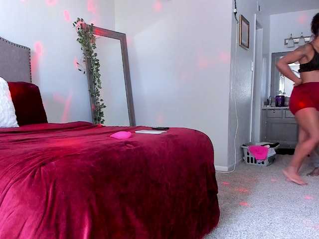 Yiauana live cam on BongaCams