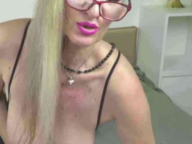 AngelCumsxxx webcam