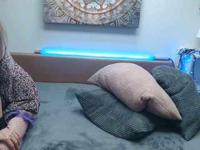 AngelCumsxxx webcam