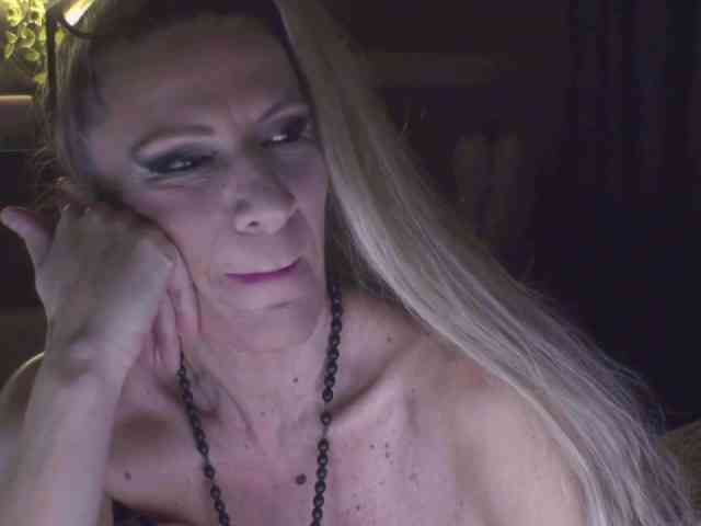 AngelCumsxxx webcam
