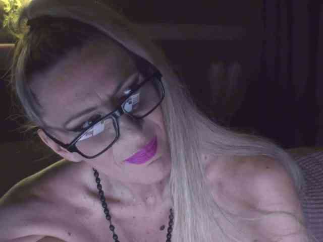 AngelCumsxxx webcam