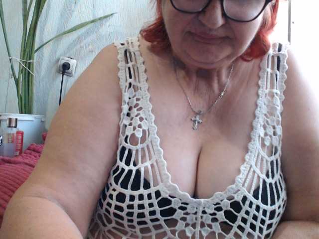 le modèle PeggySoft est en webcam porno dans un show sur le site bongacams, il possède les tags suivants: White/Caucasian,Redhead,Shaved