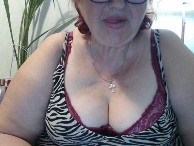 le modèle PeggySoft est en webcam porno dans un show sur le site bongacams, il possède les tags suivants: White/Caucasian,Redhead,Shaved