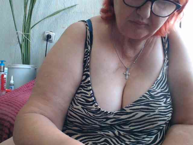 PeggySoft live female cam on bongacams