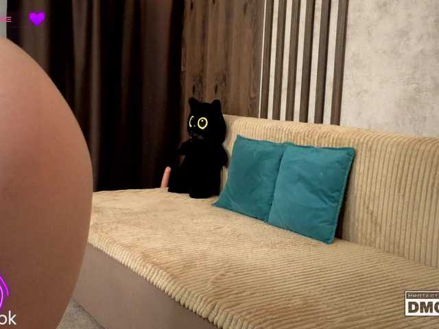 Hollywww live cam on BongaCams