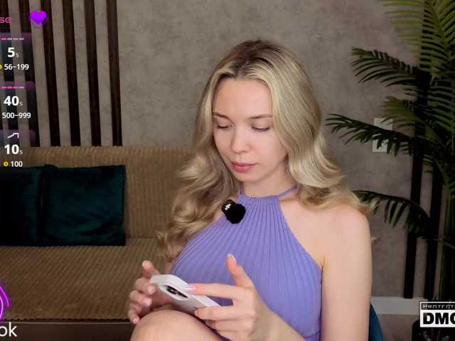 Hollywww live cam on BongaCams