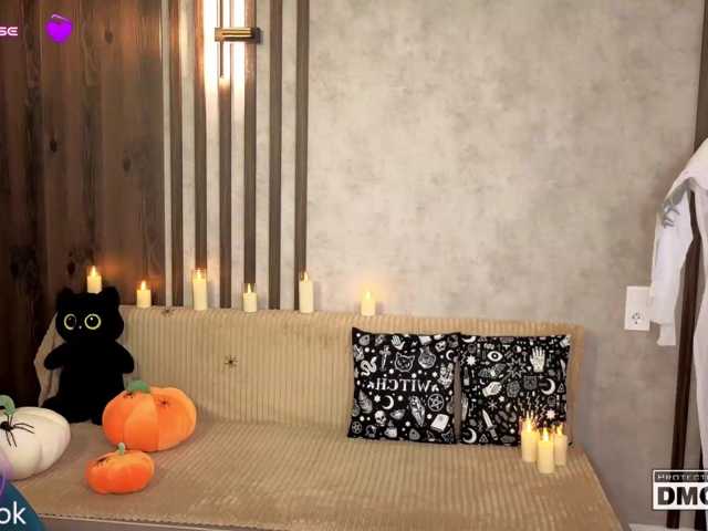 Hollywww live cam on BongaCams