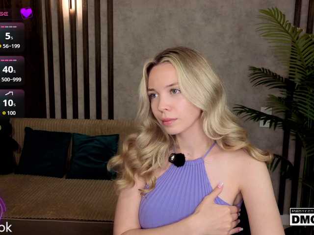 Hollywww live cam on BongaCams
