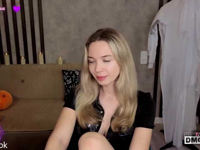 Hollywww live cam on BongaCams
