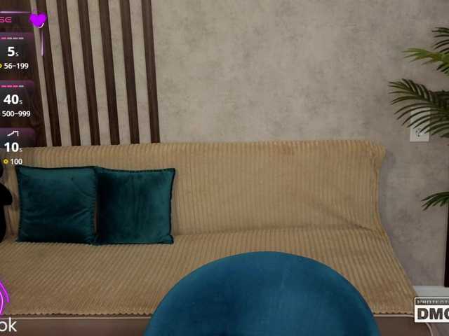 Hollywww live cam preview