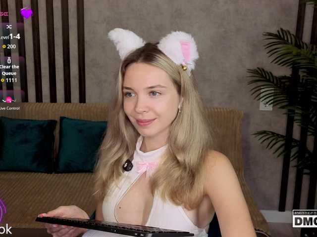 Hollywww live cam on BongaCams
