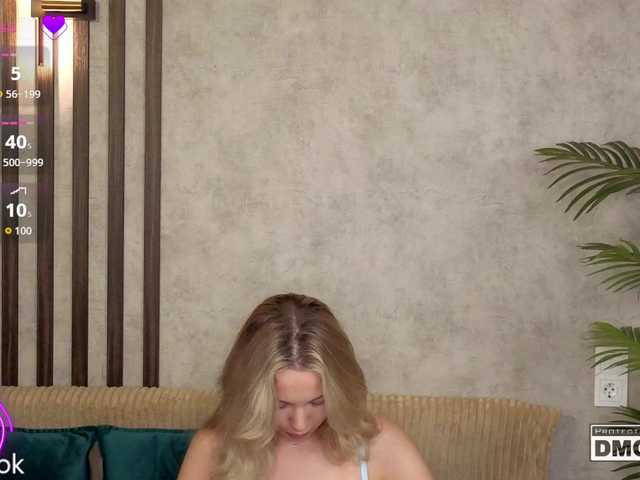 Hollywww live cam on BongaCams