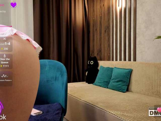 Hollywww live cam on BongaCams