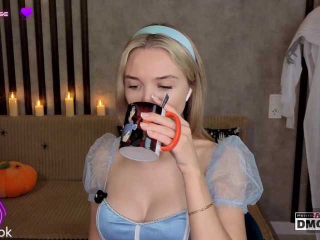 Hollywww live cam