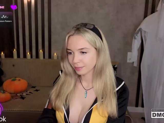 Hollywww live cam on BongaCams
