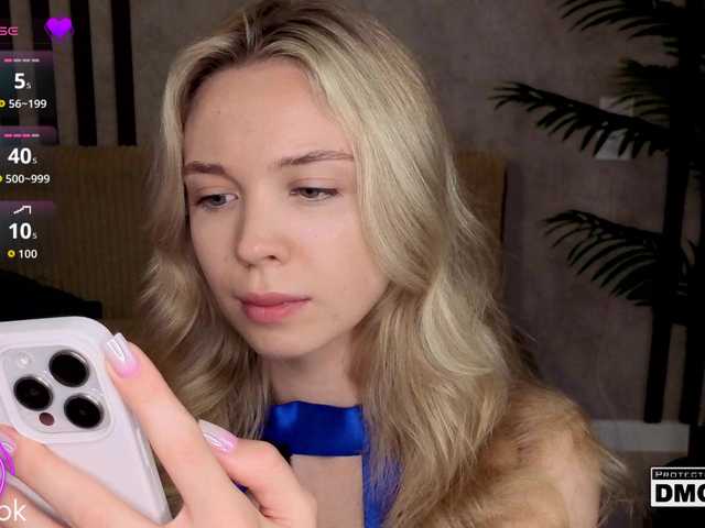 Hollywww live webcam show