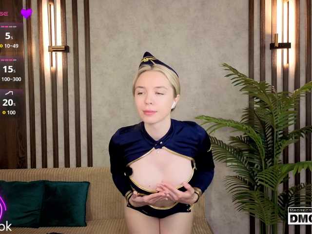 Hollywww live cam on BongaCams
