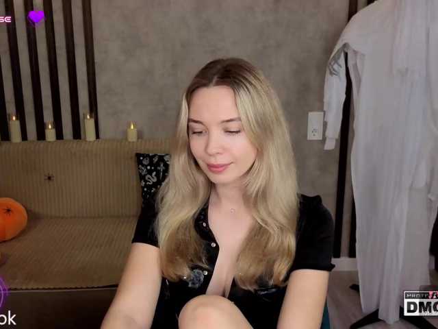 Hollywww live cam on BongaCams
