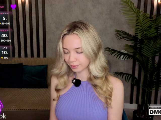 Hollywww live cam on BongaCams