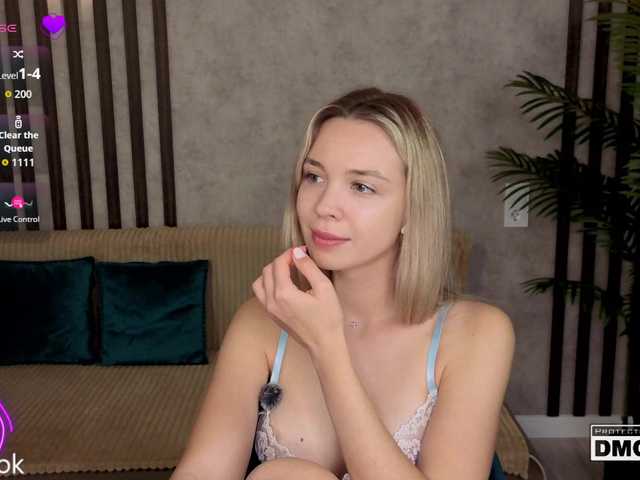 Hollywww live cam on BongaCams