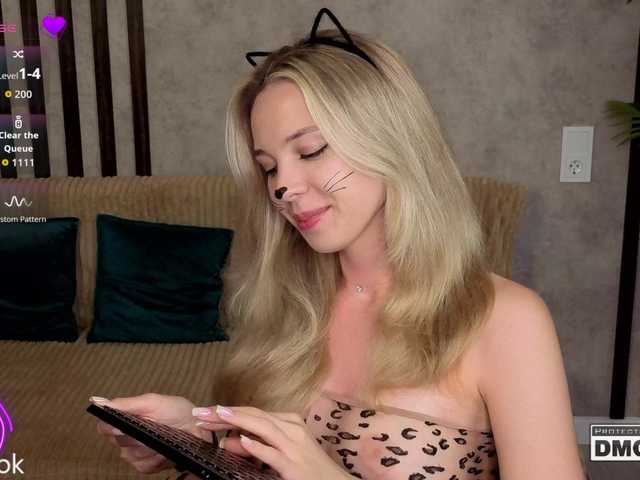 Hollywww live webcam show