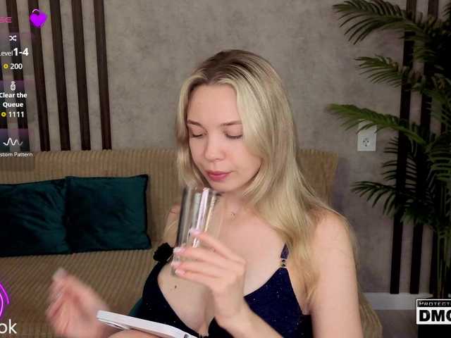 Hollywww live webcam show