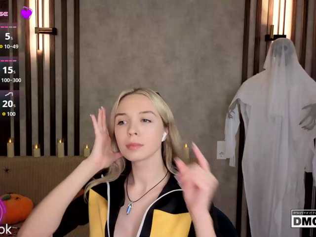 Hollywww live cam on BongaCams