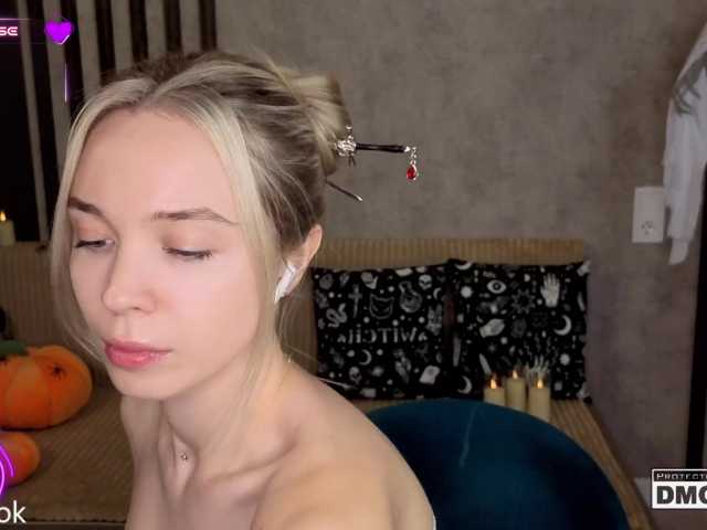 Hollywww live cam