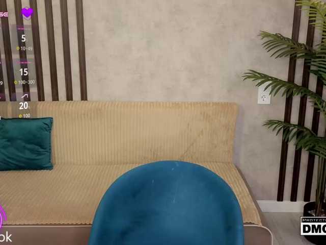 Hollywww live cam on BongaCams
