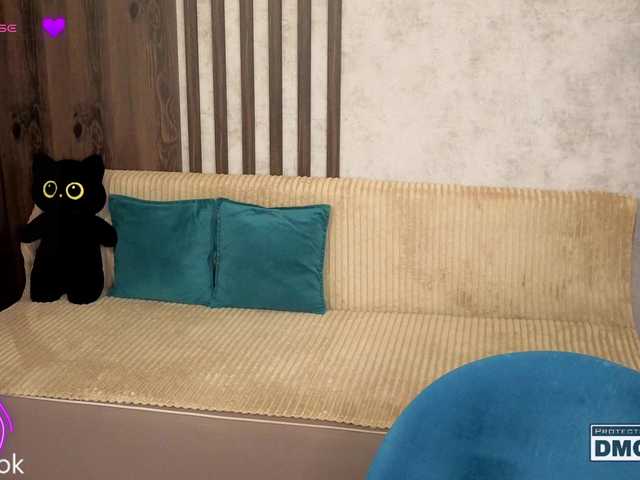 Hollywww live cam on BongaCams