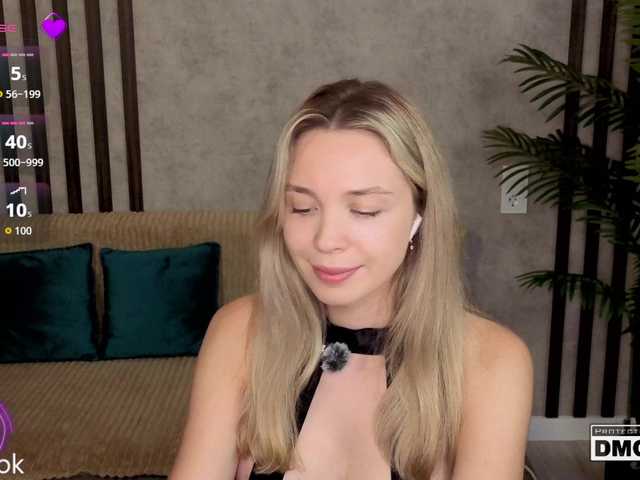Hollywww live cam on BongaCams