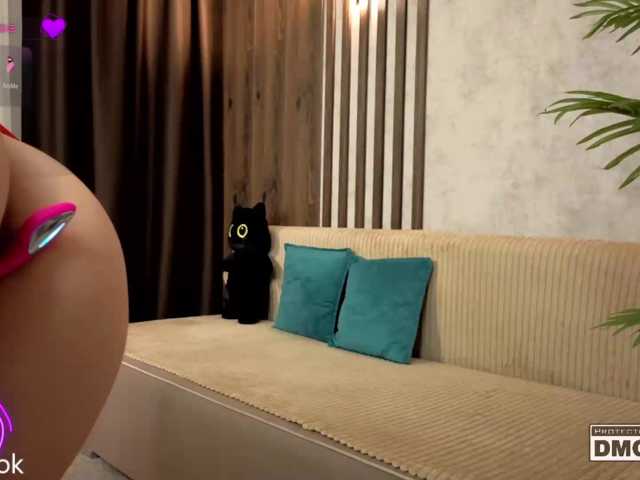 Hollywww live cam preview