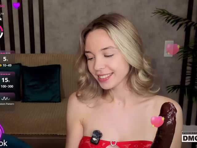 Hollywww live cam preview