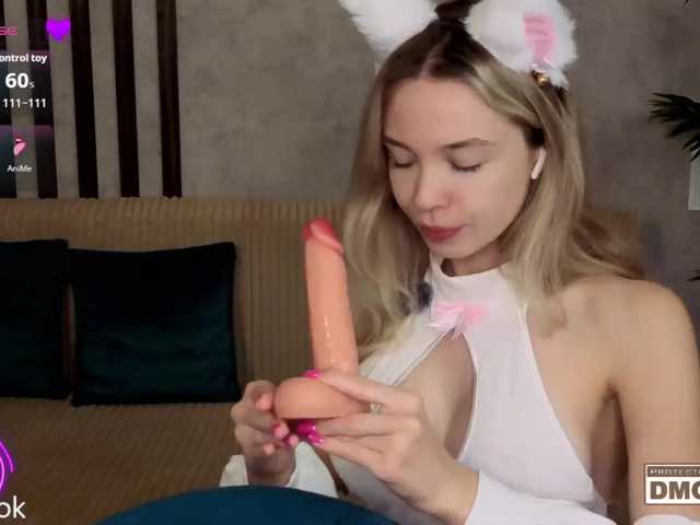 Hollywww live cam on BongaCams