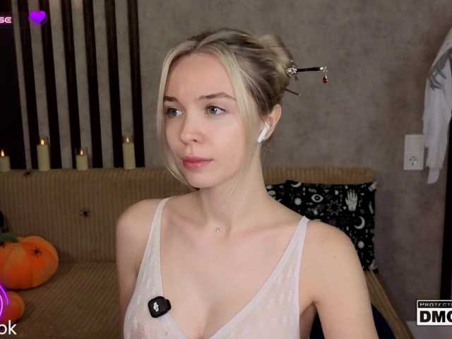 Hollywww live cam on BongaCams