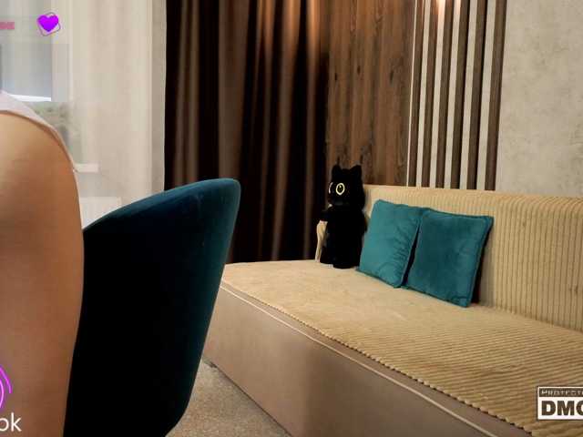 Hollywww live cam on BongaCams