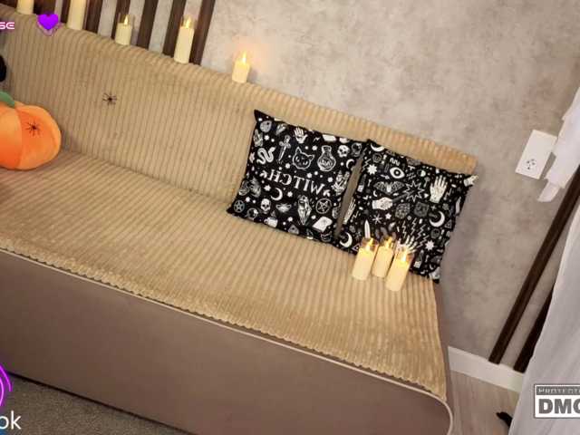 Hollywww live cam on BongaCams