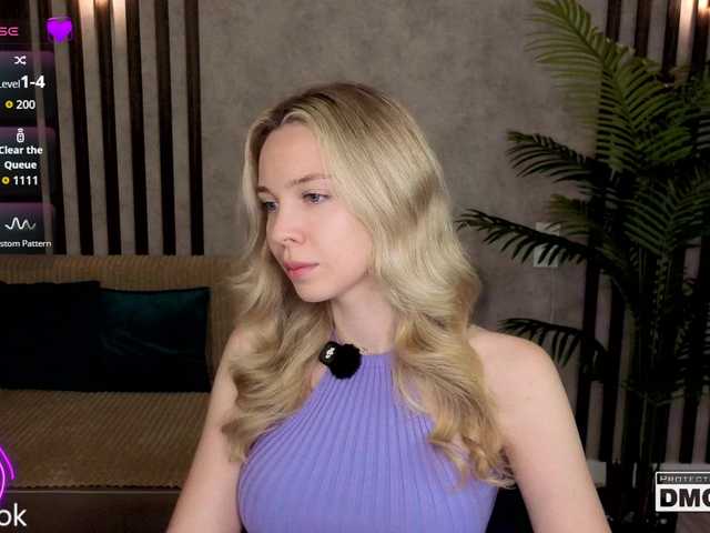 стрип от Hollywww