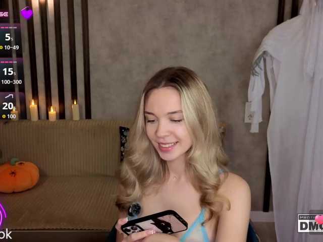 Hollywww live cam on BongaCams
