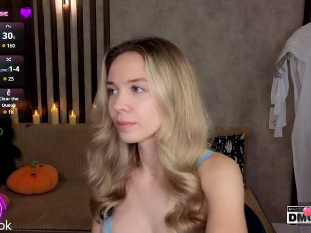 Hollywww live cam on BongaCams