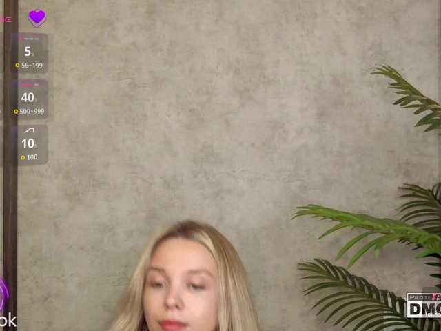 Hollywww live cam on BongaCams