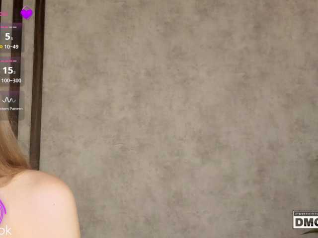 Hollywww live cam on BongaCams