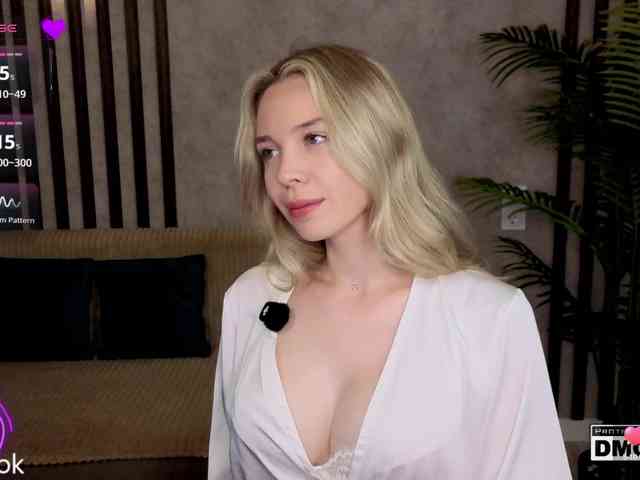 Hollywww Sex Cam Show
