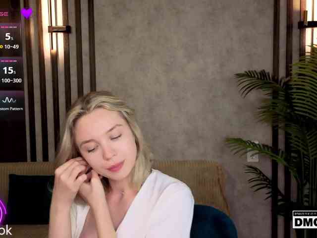 Hollywww Sex Cam Show