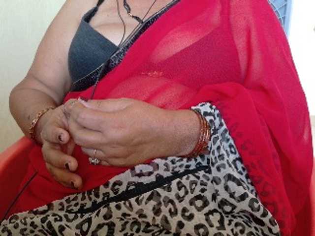 le modèle TABOOBREAKERS est en webcam porno dans un show sur le site bongacams, il possède les tags suivants: Indian,Brunette,Hairy