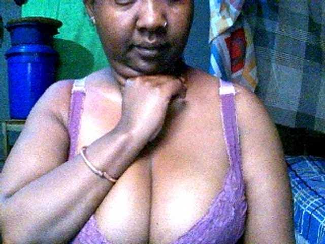Sylivinaahh live cam on BongaCams