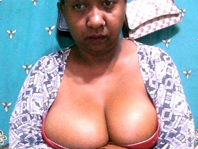 Sylivinaahh live cam on BongaCams